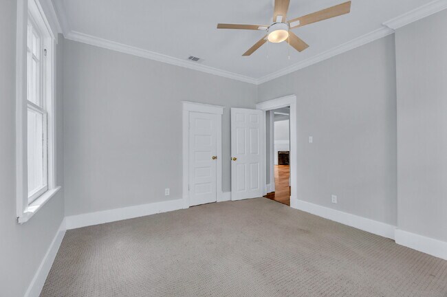 Building Photo - Cozy craftsman bungalow on Seiler Ave