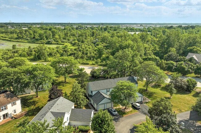 Building Photo - 2621 Wingate Ct