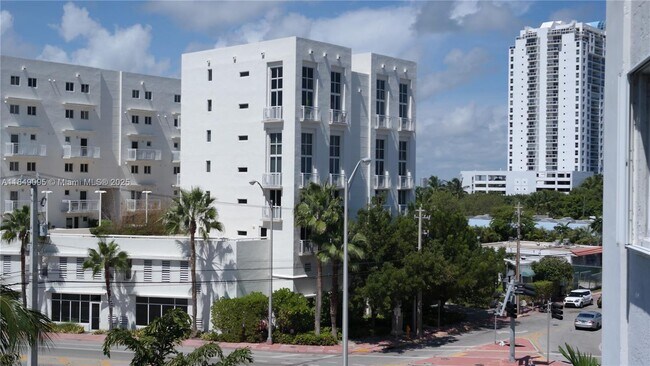 Building Photo - 1688 West Ave