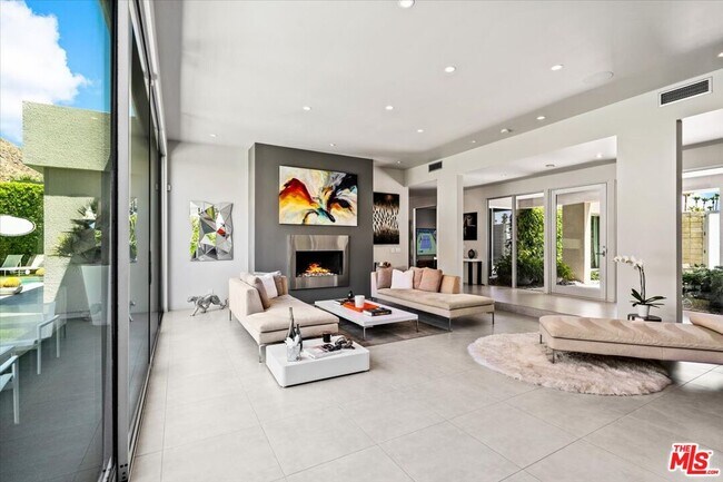 Building Photo - 1175 Los Robles Dr