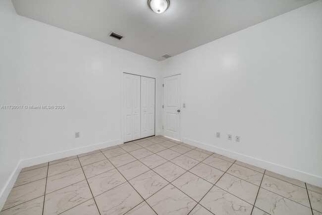 Building Photo - 14708 NE 7th Ave