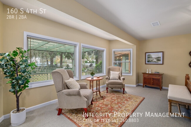 Building Photo - 160 S 4th St