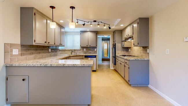 Building Photo - Rincon Valley Single Level, Landscaper Included!