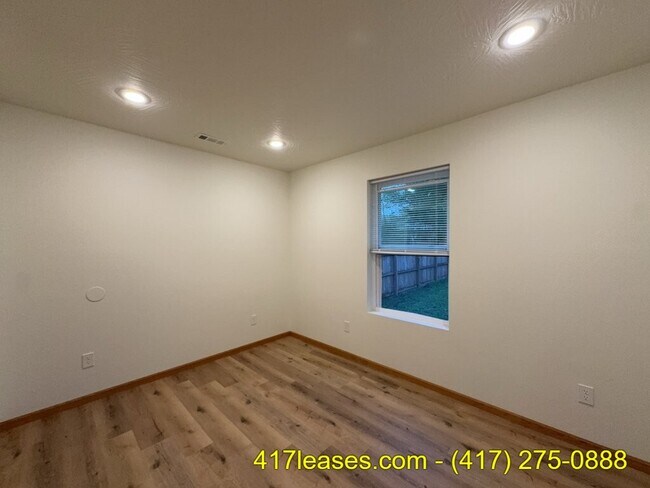 Building Photo - 2618 N Pierce Ave