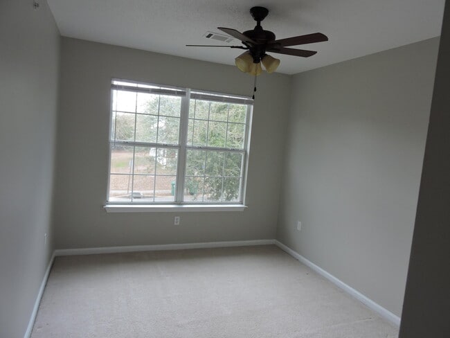 Building Photo - 132 Swaying Pine Ct