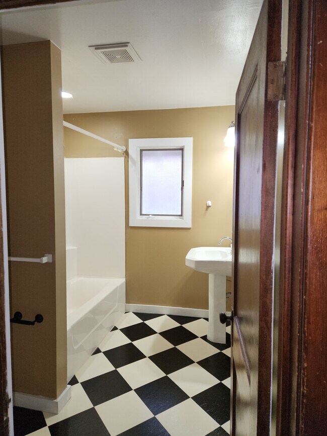 Building Photo - 511 2nd Ave SW