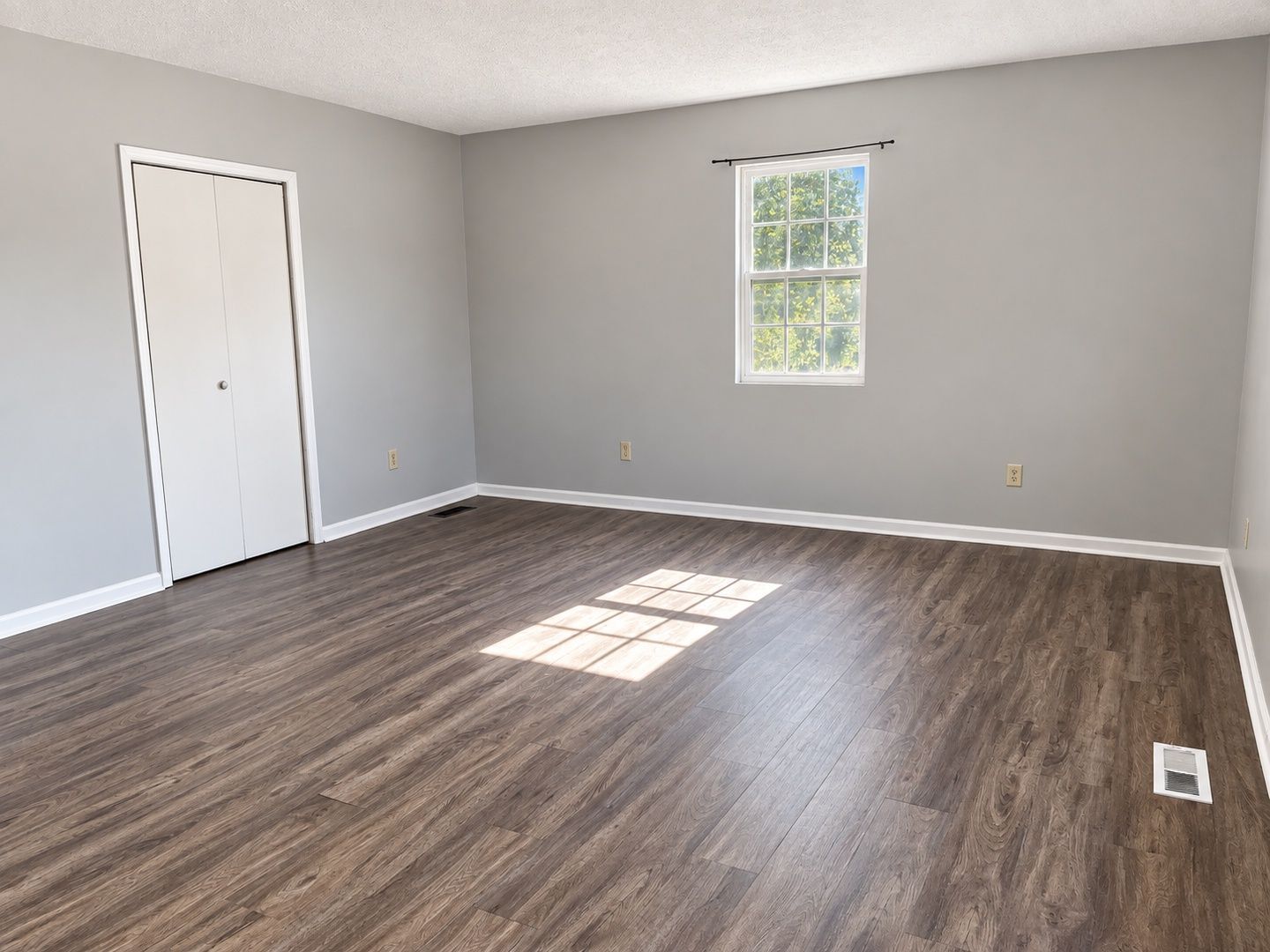 Building Photo - 2700 N Orchard Knob Ave