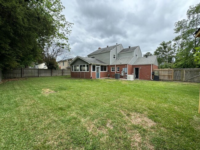 Building Photo - Welcome to this beautiful Single Family Home!