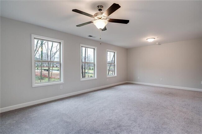 Building Photo - 1095 Lawanna Dr