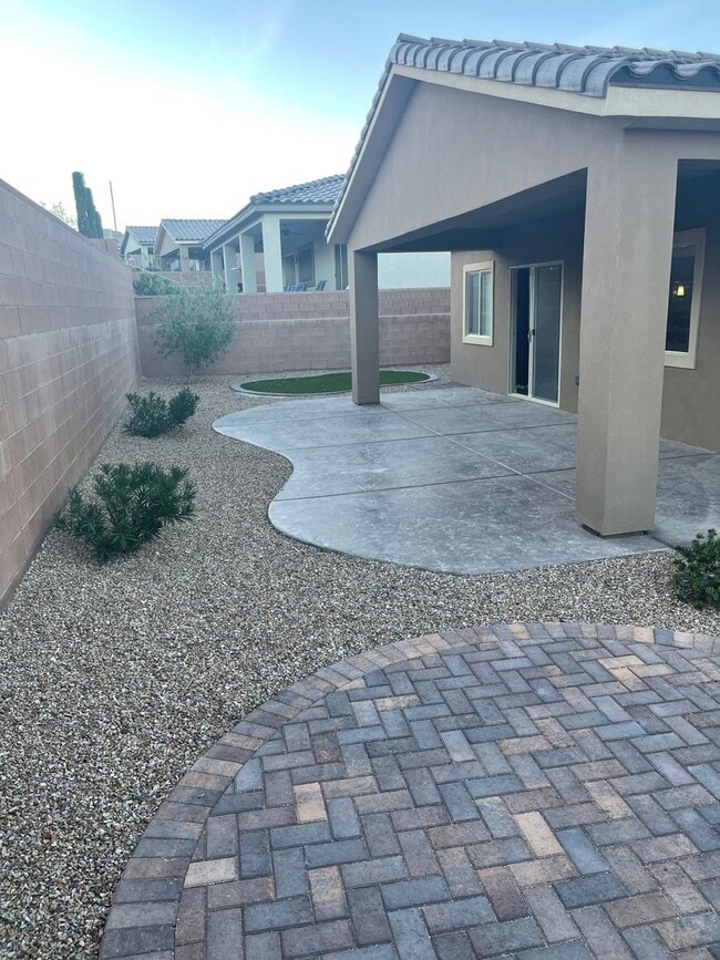 Building Photo - Home in Hayden Estates 3 bedroom, 2 bath with a 3 car garage