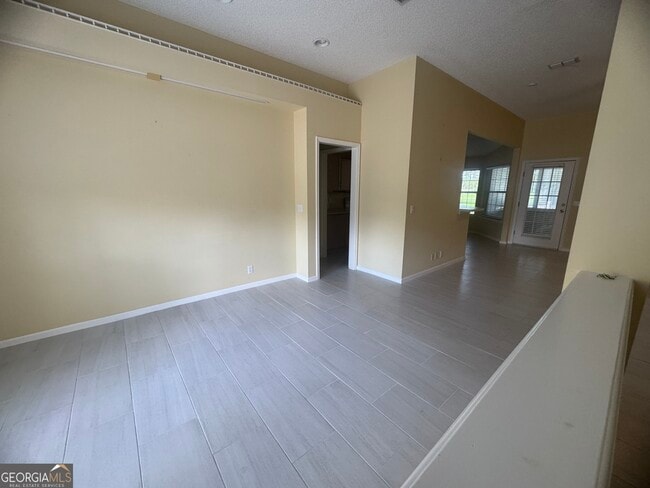 Building Photo - 204 Cardinal Cir W
