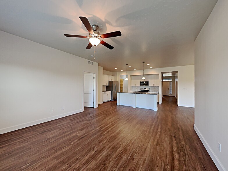 Building Photo - 400 E Sicily Dr