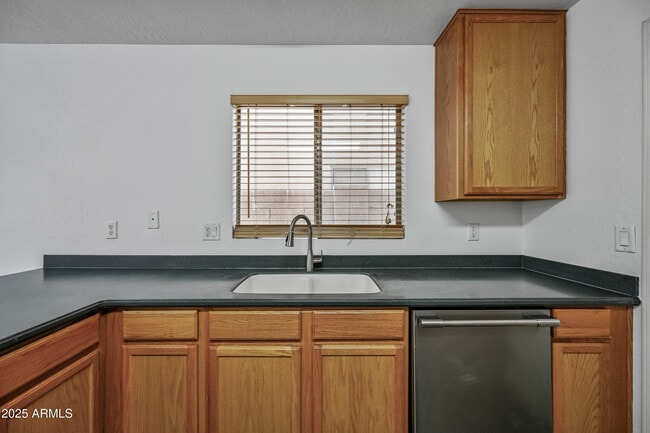 Building Photo - 12925 W Fleetwood Ln
