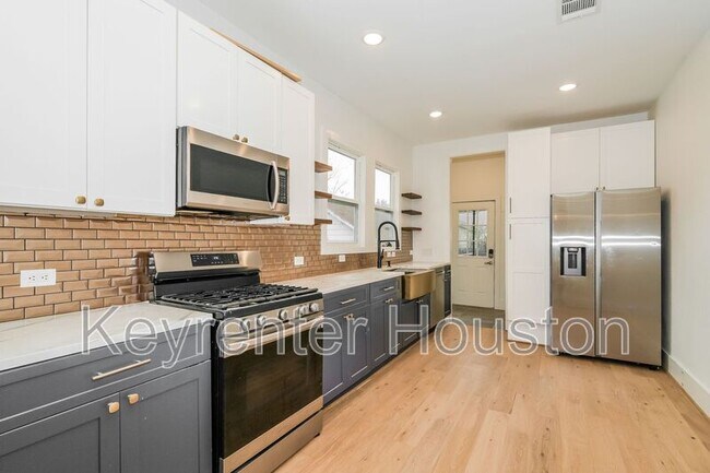 Building Photo - 231 Grace St