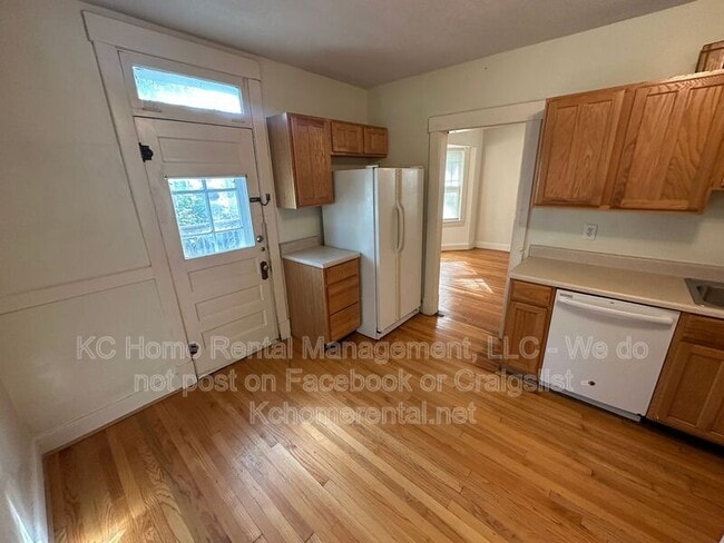 Building Photo - 5119 Grand Ave