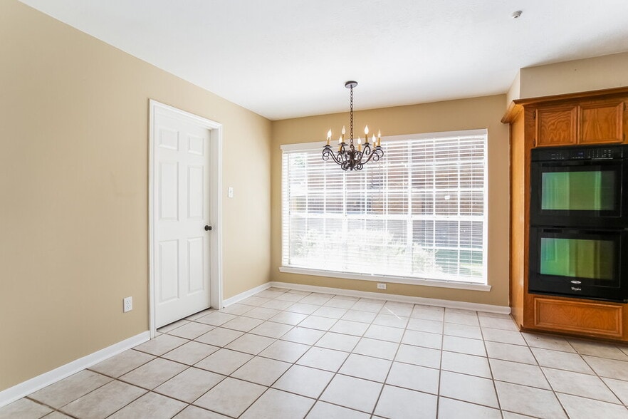 Building Photo - 3102 Hickory Falls Dr