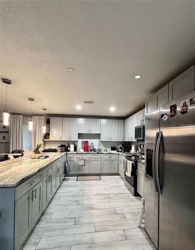 Building Photo - 6Bed 3 bath ...  MOTHER/DAUGHTER BEAUTIFUL HOUSE IN DOWNTOWN KISSIMMEE!!!