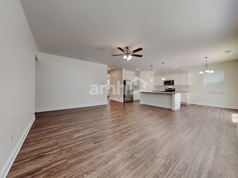 Building Photo - 5230 Wendover Wy