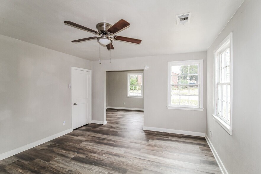 Building Photo - 2902 Pecan St