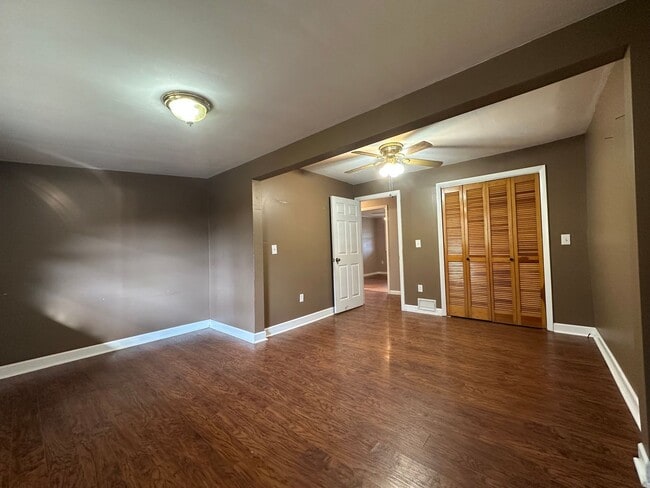 Building Photo - 3 Bdrm/1 Bath Brick Home  Kingsport TN