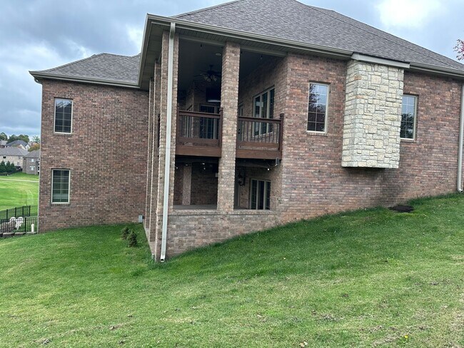 Building Photo - EXECUTIVE STYLE HOME