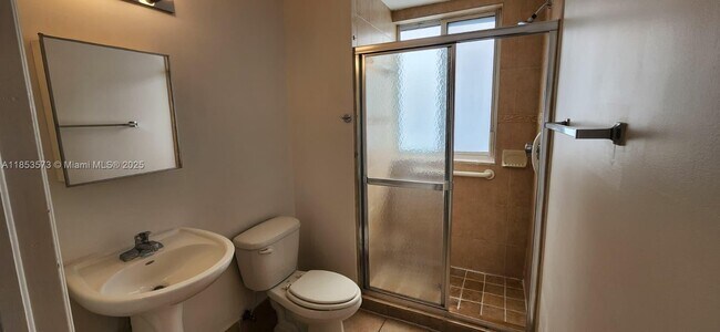 Building Photo - 115 SW 42nd Ave