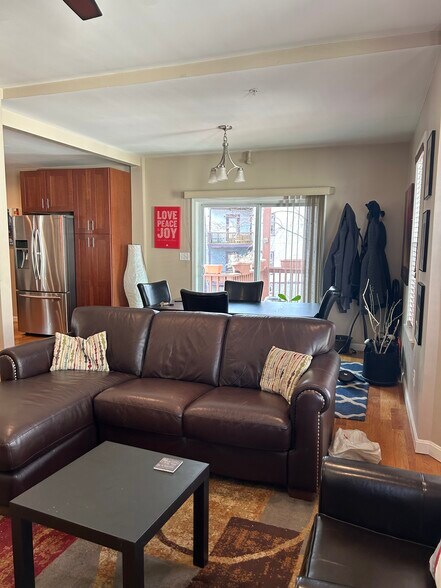 Building Photo - 49 Mozart St