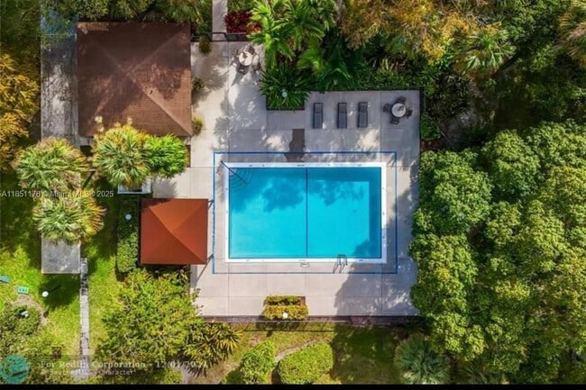 Building Photo - 1013 E Cypress Dr