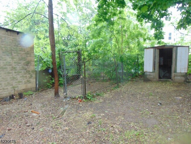 Building Photo - 75 N 11th St