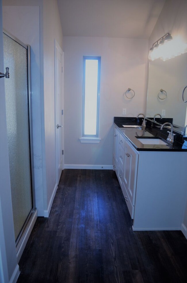 Building Photo - $500.00 OFF 1ST MONTH RENT