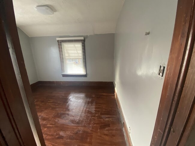 Building Photo - 1004 Bedford Ave SW