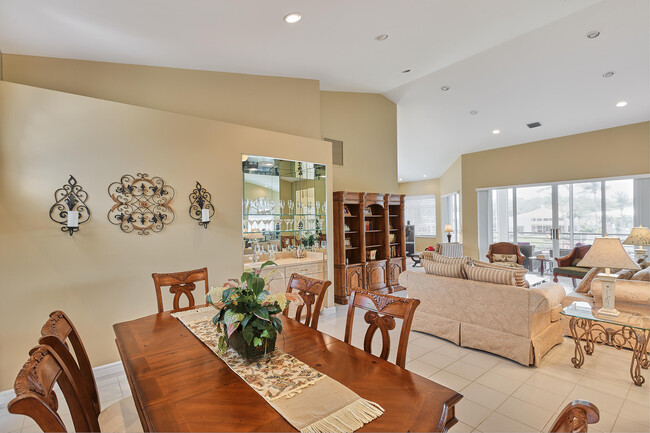 Building Photo - 392 Spyglass Way