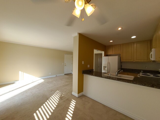 Building Photo - 2 Bedroom Condo in El Cajon with AC!