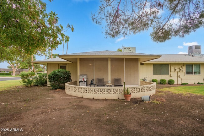 Building Photo - 13636 N Redwood Dr