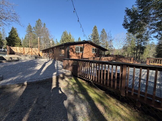 Building Photo - 7429 W Evans Creek Rd