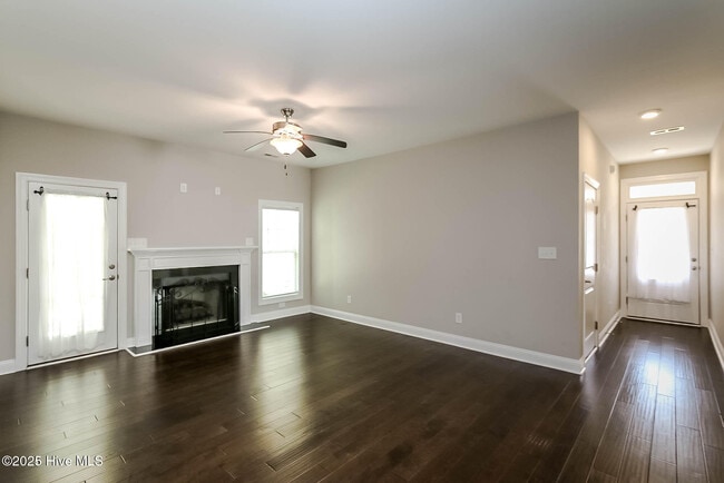 Building Photo - 1202 Woods Ct