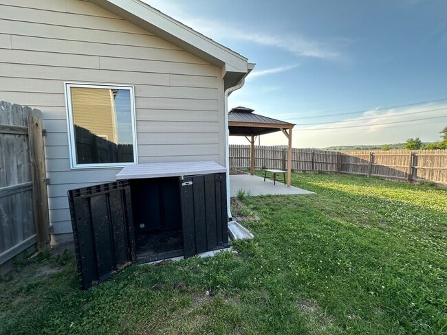 Building Photo - GREAT FAMILY HOME!