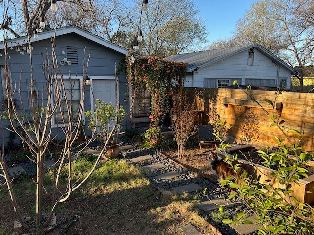 Building Photo - 124 Halliday Ave