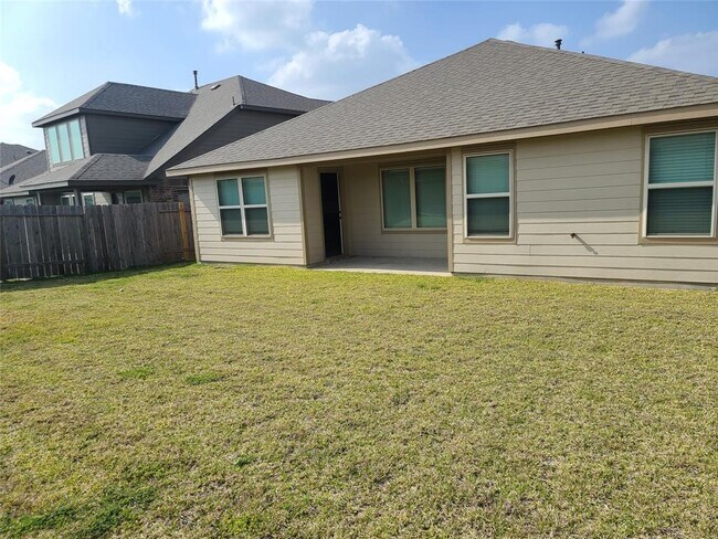 Building Photo - 18315 Pin Oak Lake Dr