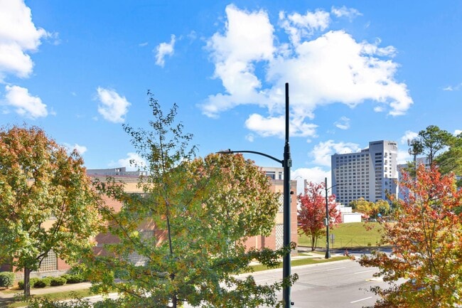 Building Photo - 101 S Tryon St