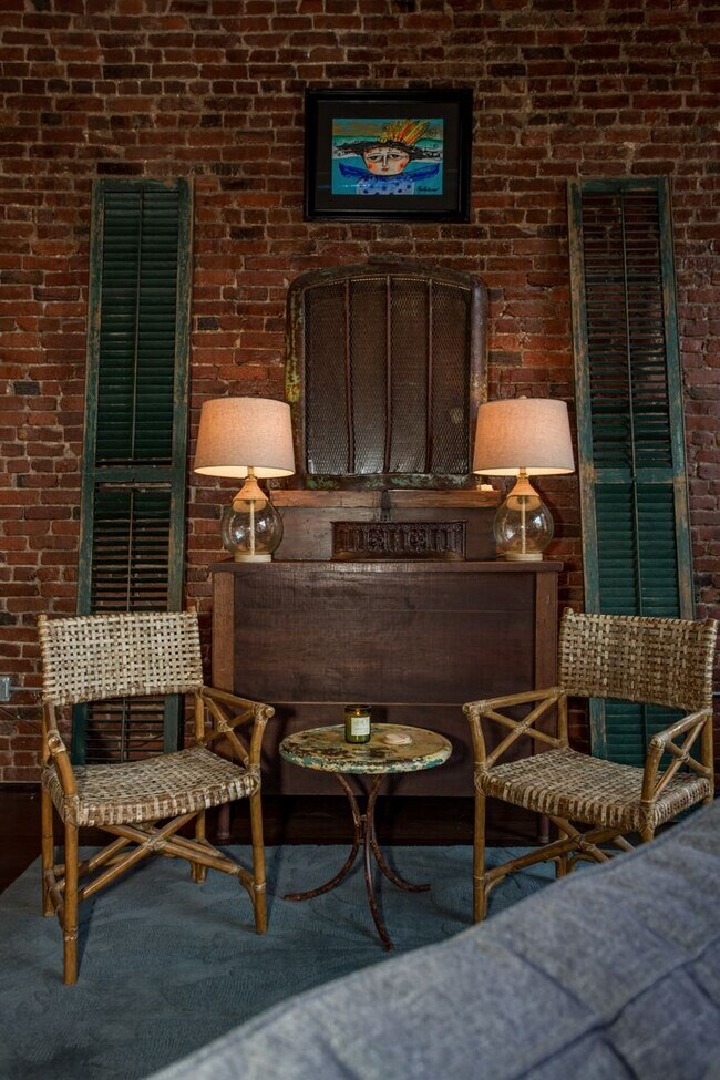 Building Photo - One of a Kind Furnished Condo in the Heart...