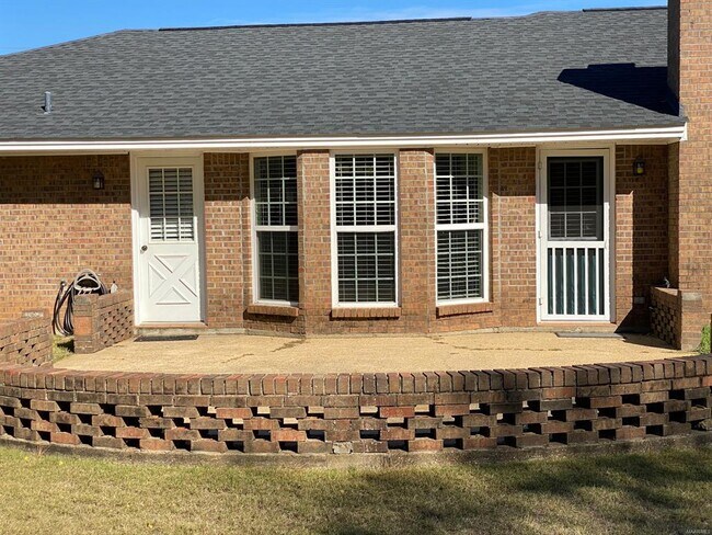 Building Photo - 122 Livingston Cir