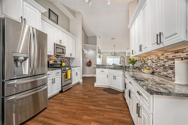 Building Photo - 7116 Colonial Lake Dr