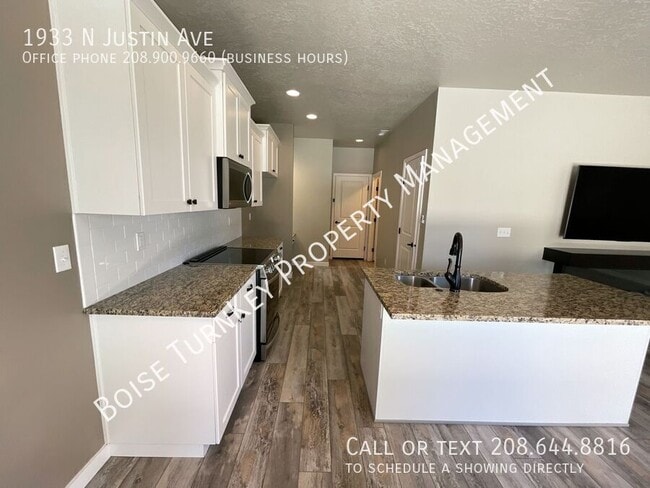 Building Photo - 1933 N Justin Ave