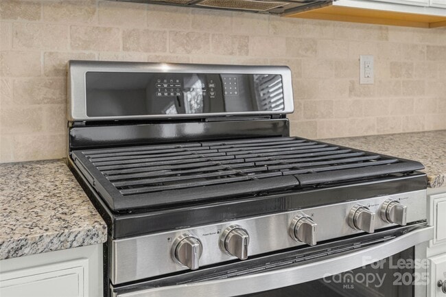 Building Photo - 1112 Roderick Dr