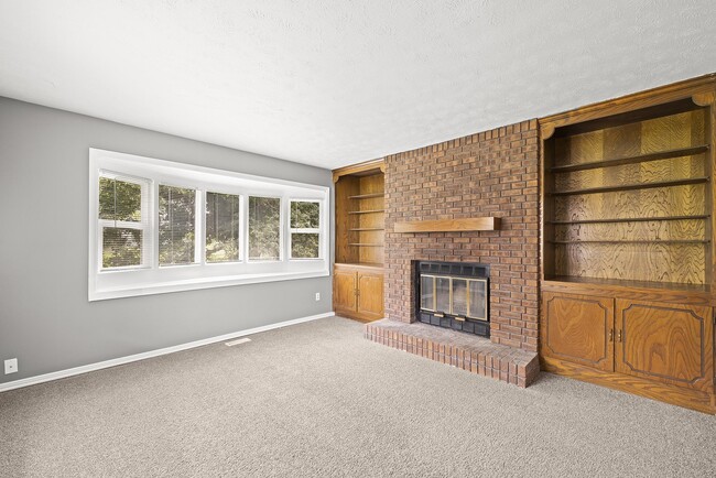 Building Photo - 105 Hillside Dr