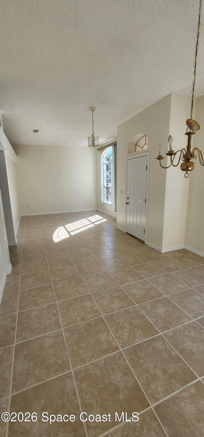 Building Photo - 1807 Edith St NE