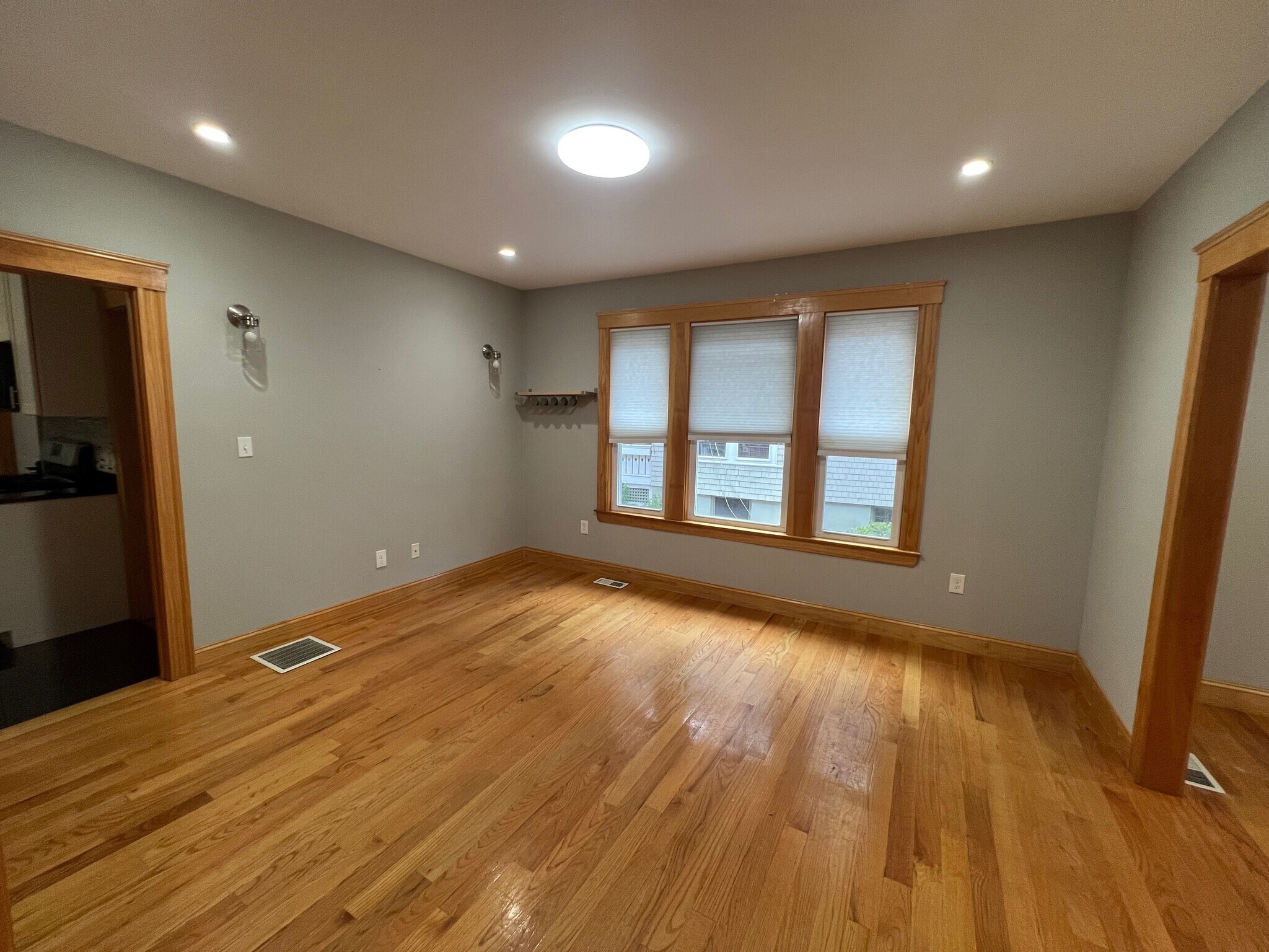 Building Photo - 152 Winchester St