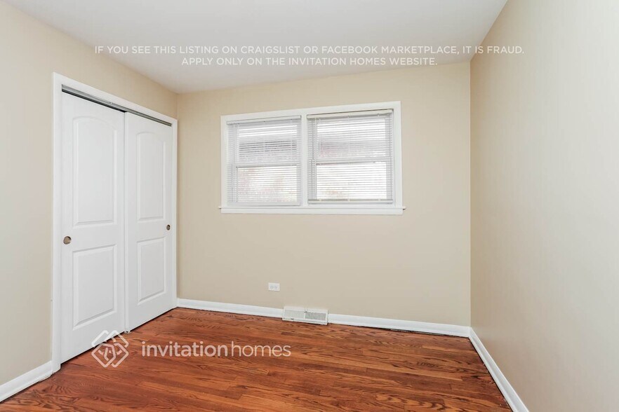 Building Photo - 9542 S Sacramento Ave