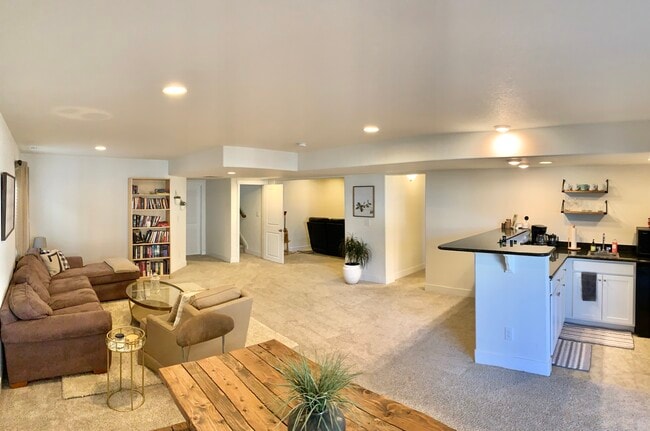 Building Photo - 1686 Derbyshire St